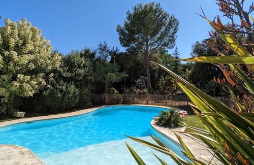 Saussines Villa | Magnifique Villa Avec Piscine, Ideal Pour un été Proche des Plages