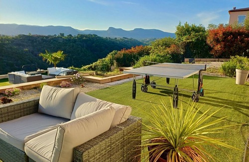 Montaleigne Villa | Magnifique Villa Estivale Avec Piscine