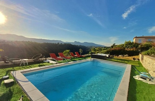 Montaleigne Villa | Magnifique Villa Estivale Avec Piscine
