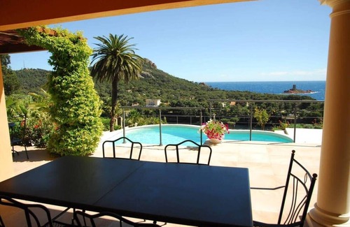 Le Dramont Villa | Magnifique vue pour cette villa haut de gamme