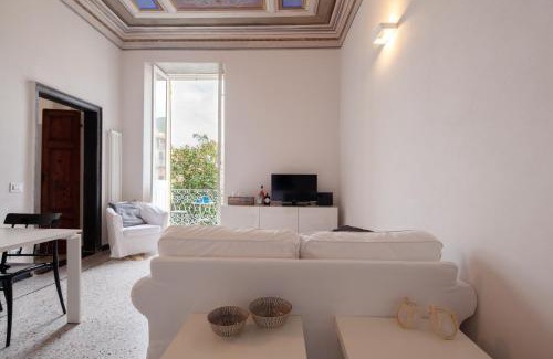 Lerici Apartment | "Magnolia Apartment" Historic, Elegant, Seaview, 2 Aircondo BDR, 2BTH, pedestrian area, Free Garage 200 mt far!