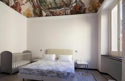 Lerici Apartment | "Magnolia Apartment" Historic, Elegant, Seaview, 2 Aircondo BDR, 2BTH, pedestrian area, Free Garage 200 mt far!