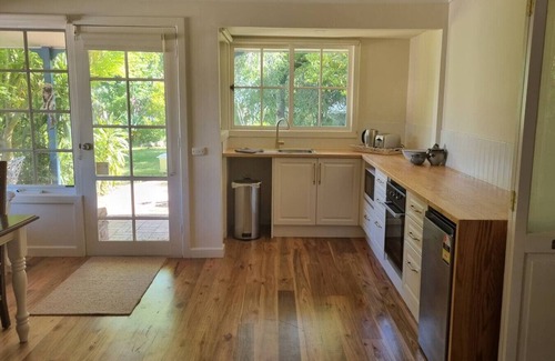 Croydon North House | Magnolia Cottage- wineries, main street, station