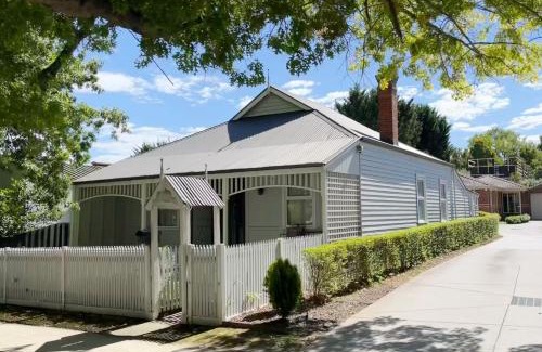 Healesville House | Magnolia Cottage