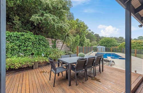 Rye House | Magnolia Cottage - large home suitable for families or yoga retreats, pool & spa