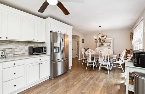 Edgemore House | Magnolia Cottage, Charming 3 Bedroom 2 Bath