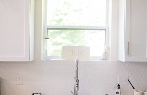 Redlick House | Magnolia Farmhouse - enjoy fresh air and Wi-Fi!