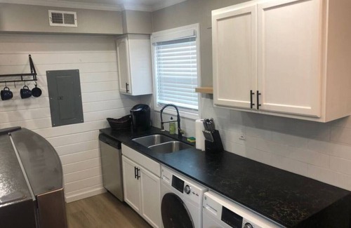 College Station Apartment | Magnolia Farms: Walk to A&M, Comfy King Beds