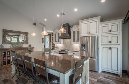 Canyon Lake House | Magnolia Haus - experience a beautiful, charming getaway at Canyon Lake!