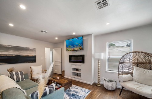 Tulsa House | Magnolia House - Pool and TU