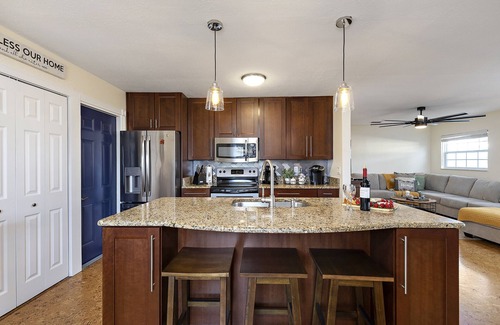 Clearwater House | Magnolia Ocean Retreat, 🏡5 min from Honeymoon Beach 🌴