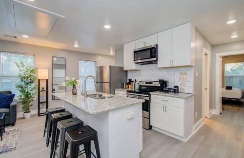 Greater East End House | Magnolia Park Retreat -3 Separate Units w Backyard