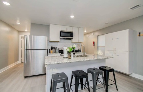 Greater East End House | Magnolia Park Retreat -3 Separate Units w Backyard