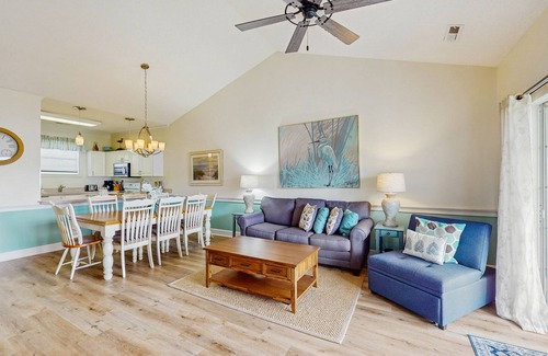 Central Myrtle Beach Condo | Magnolia Place condo located on the top floor with balcony views