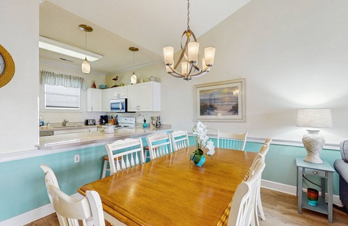 Central Myrtle Beach Condo | Magnolia Place condo located on the top floor with balcony views