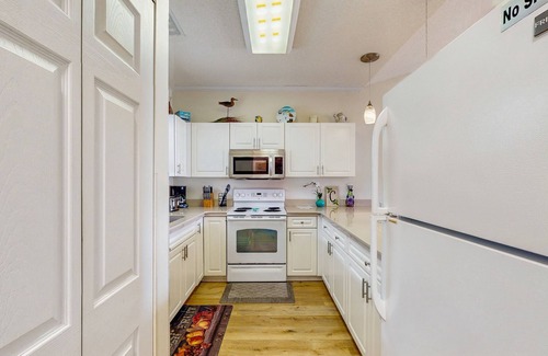 Central Myrtle Beach Condo | Magnolia Place condo located on the top floor with balcony views