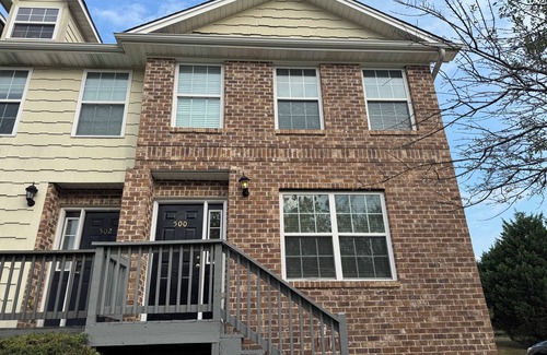 Cleveland House | Magnolia Place, townhouse, 2 bedroom, 1.5 bathroom, screened porch, entire house