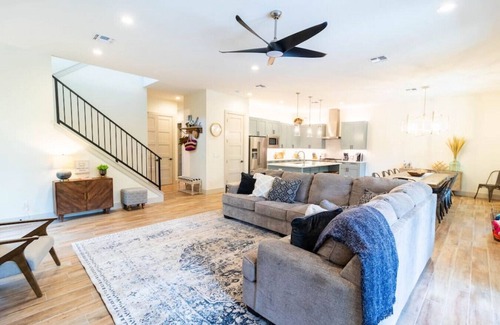 New Braunfels House | Magnolia River Haus*Heated Pool/Comal River Access*Walk to Downtown NBTX