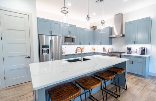New Braunfels House | Magnolia River Haus*Heated Pool/Comal River Access*Walk to Downtown NBTX