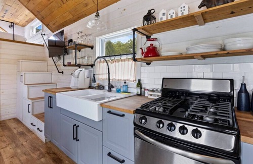 Mills River House | Magnolia | Tiny Modern Farmhouse Escape