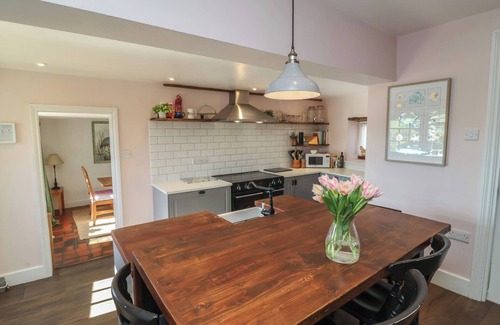 Barnstaple House | MAGNOLIA VIEW, pet friendly, character holiday cottage in Barnstaple