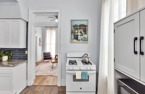 Galveston Apartment | Magnolia - Walk to Strand, Cruises, UTMB, and Seawall!