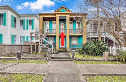 Galveston Apartment | Magnolia - Walk to Strand, Cruises, UTMB, and Seawall!