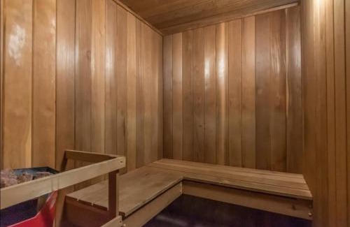 Magog Apartment | Magog Waterfront Studio 106
