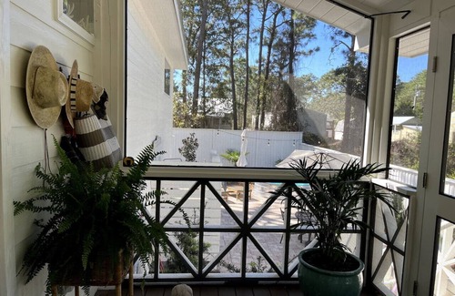 Seagrove Beach Apartment | Mahi Mahi Cottage in the Woods