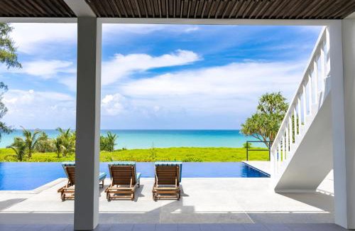 Mai Khao Villa | maikhao 8-bedroom beach villa 3 maids close to the airport, private pool free car gym, 30 meters from the beach