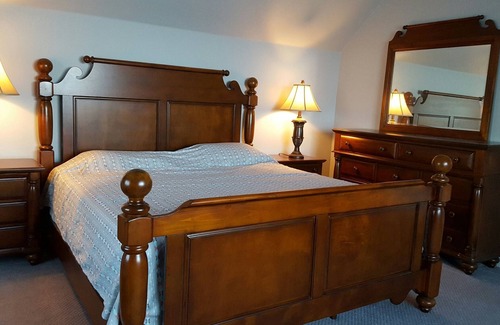 Langston House | Main Channel Lake Guntersville waterfront home with beautiful view & deep water.