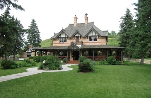 Southeast Calgary House | Main Floor 3 bedroom, sleeps 5-6, family-friendly.