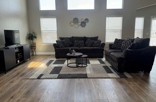 Kearns House | Main FloornCozy Spacious 3-bedroom 2-bath home in nWest Valley City