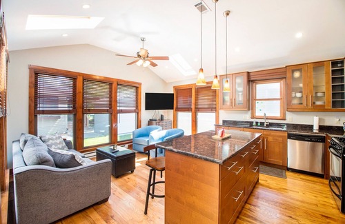 Union Pier Cottage | Main Home & Cozy Guest House w/Two Full Kitchens & Free WiFi - Walk to Beach
