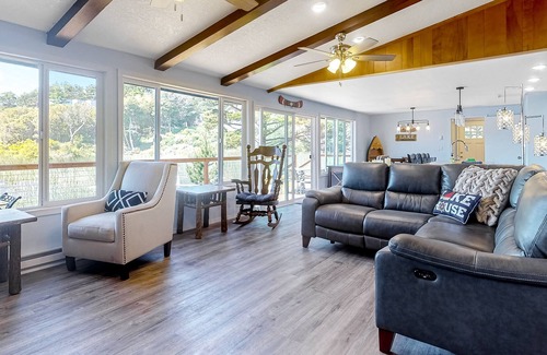 Port Orford House | Main House & Studio w/ Private Dock, Hot Tub, Water Views, WiFi & Two Kitchens