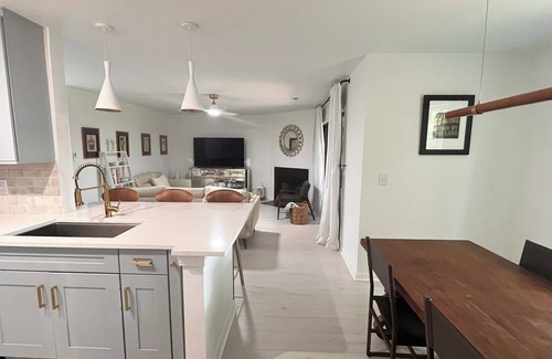 Mount Pleasant Condo | Main level 2 bedroom condo on Shem Creek in the heart of Mt. Pleasant