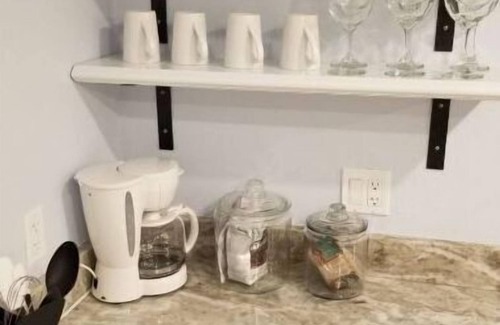 East Naples Apartment | Main-Stay is a larger 2/1 central to all Naples
