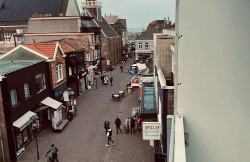 Noordwijk Apartment | Main Street Beach apartment 150 meters from the beach
