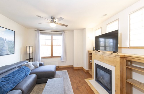 Carbondale House | Main Street Carbondale Townhome. Super Convenient.n