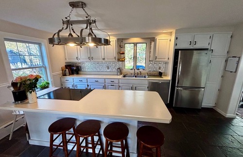 Pond Cove House | Maine Family Getaway in charming Cape Elizabeth with AC, WiFi, Big Backyard