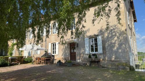 Saint-Symphorien-de-Marmagne Apartment | Maison Belle Vie