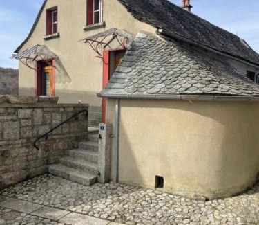 Saint-Symphorien-de-Thenieres Apartment | Maison La vie de l'Aubrac - Gîte Lo Bel Peis