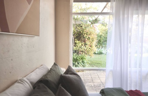 Waterhouse House | MAISIES ROBE - WI-FI - DOG FRIENDLY