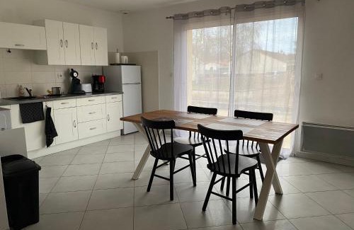 Jaunay-Marigny Apartment | Maison à 10 minutes du Futuroscope