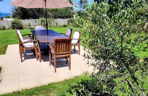 Plerin House | Maison à 30m de la plage avec grand jardin
