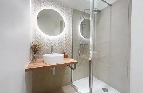 Le Pharo Apartment | - - Maison ŪMA - - Wifi, Netflix, Mer et Centre