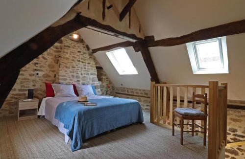 La Carneille House | Maison 15e s. avec jardin et WiFi à La Carneille - FR-1-497-135