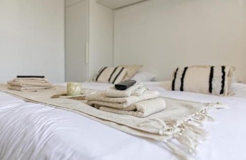 Nieuwpoort Apartment | Maison 4 chambres entièrement rénovée, literie, terrasse & parking gratuit à Nieuwpoort-Stad by La Conciergerie