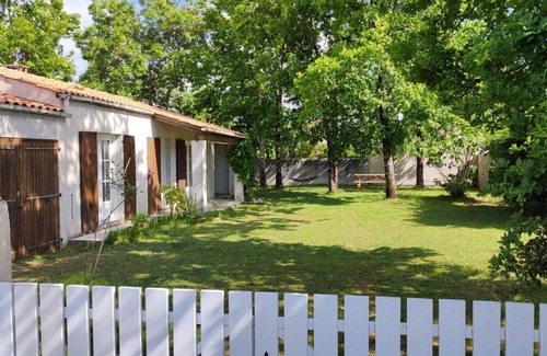 Saint-Georges-d'Oleron House | Maison 400m Océan Jardin Clos et Ombragé