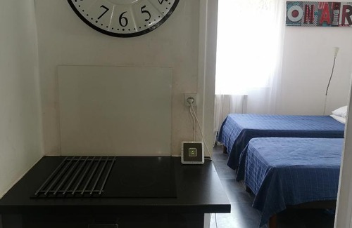 Le Pont-de-Claix Apartment | Maison 48m2 deux chambres cour privé et personnelle pour motos ou voitures 4 Pers proche mairie et bus tram